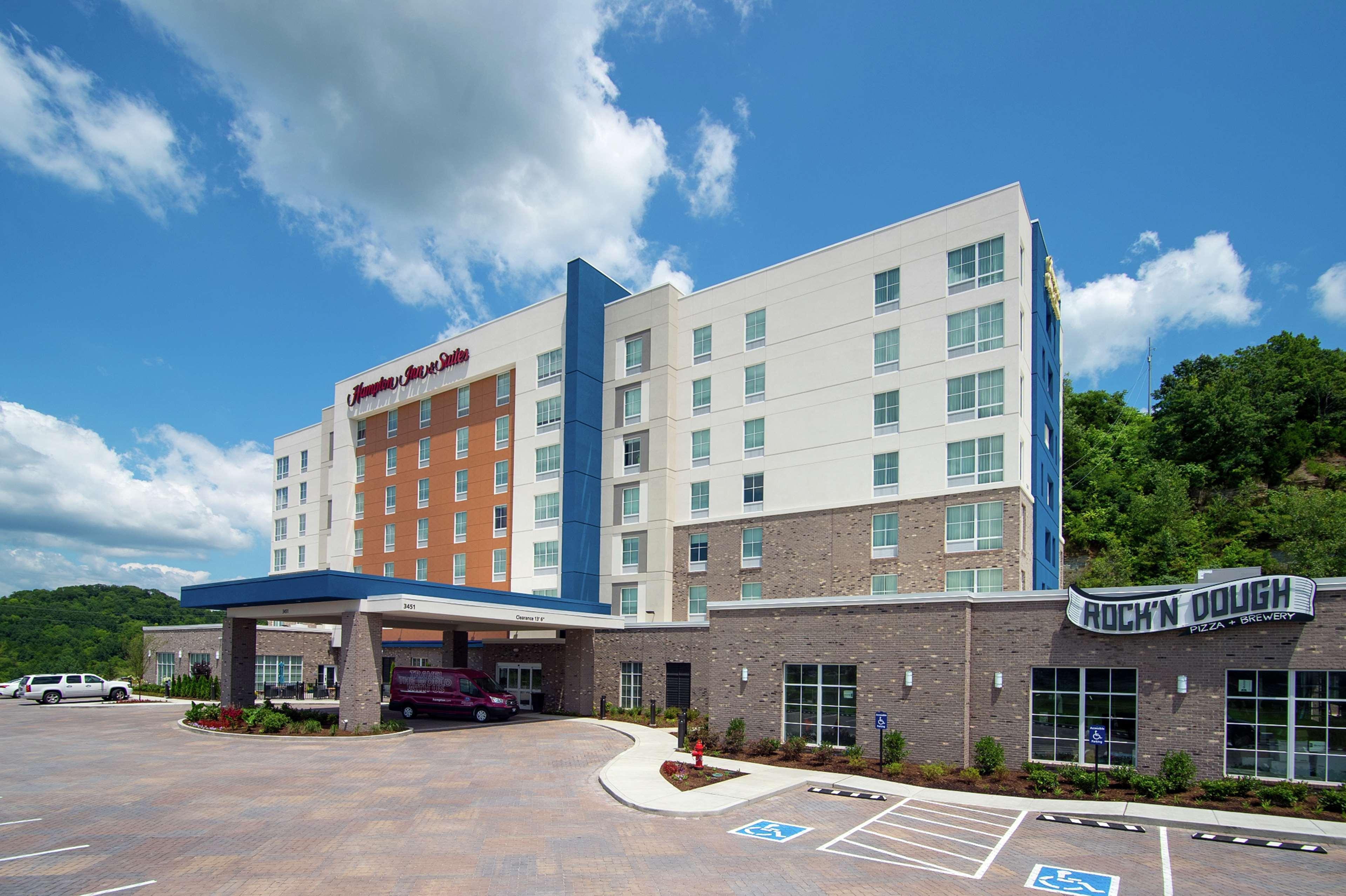 Hampton & By Hilton North Skyline Hotel 3*