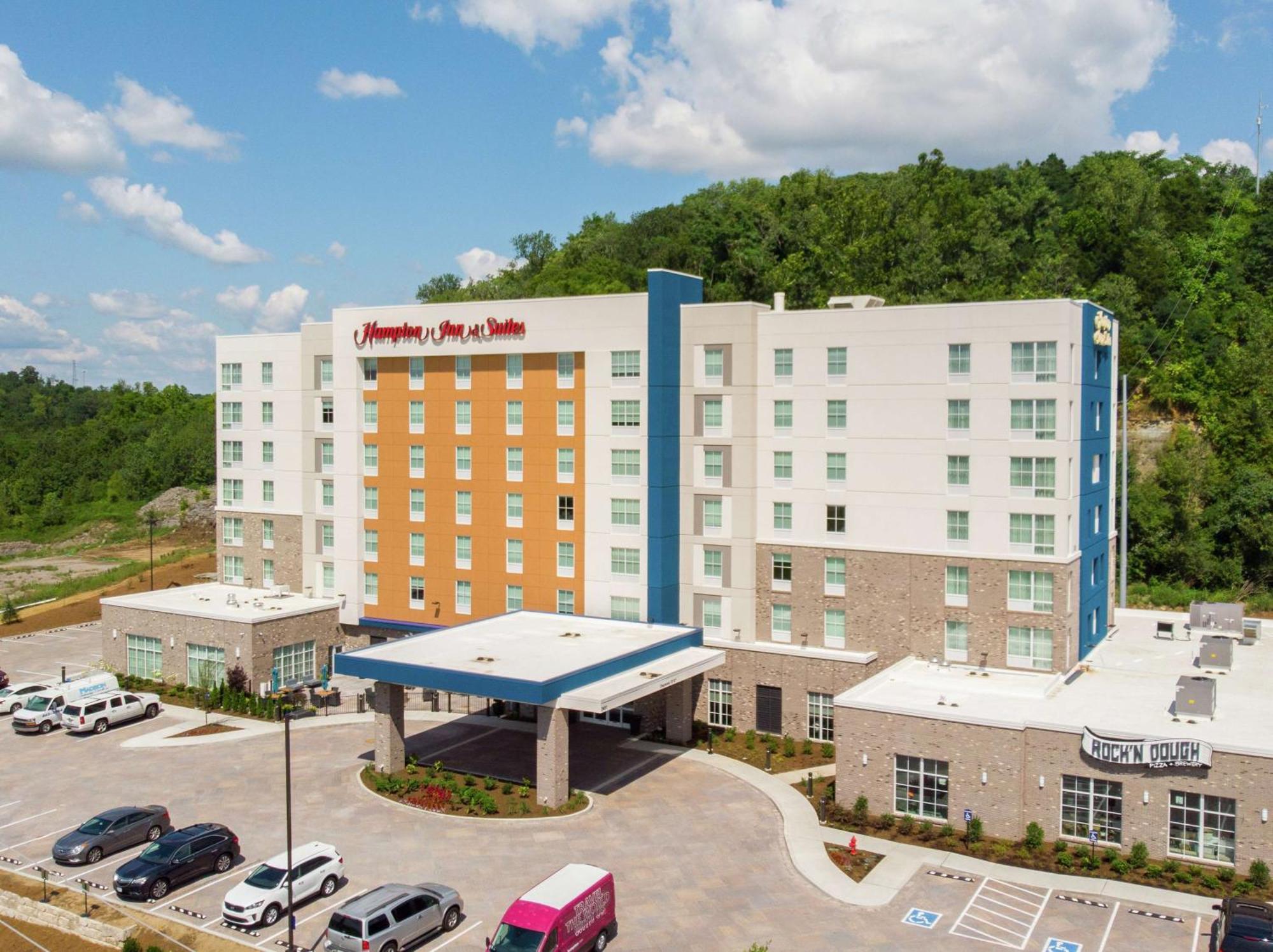 Hampton & By Hilton North Skyline Hotel 3*